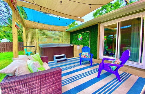 Normal House | Time Traveler - Hot Tub, firepit, grill, games, and fun!