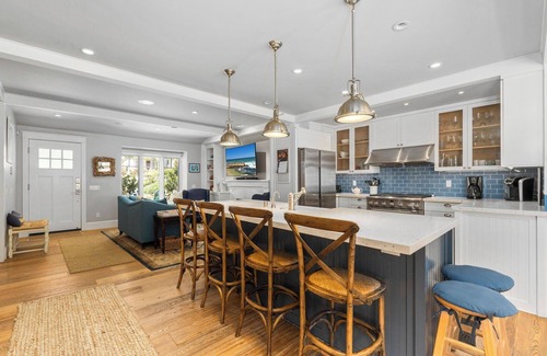 Carlsbad Village House | Timeless Carlsbad retreat with 2 bedrooms, AC and ocean view patio