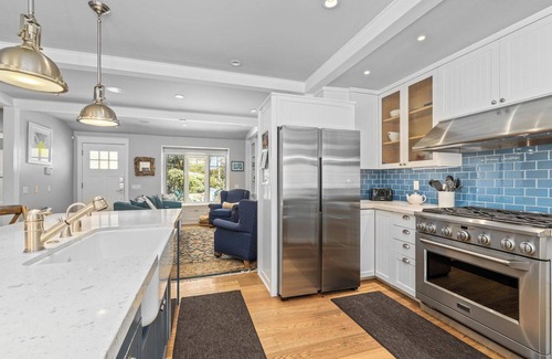 Carlsbad Village House | Timeless Carlsbad retreat with 2 bedrooms, AC and ocean view patio