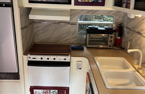 Soquel Apartment | Tiny Art House in the Santa Cruz Mountains