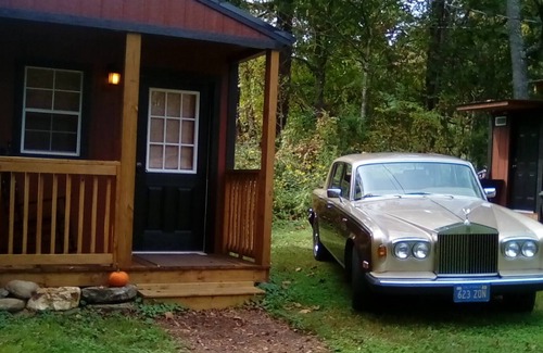Sylva Cabin | Tiny cabin by the creek