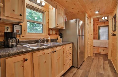 Lookout Valley Neighborhood Association House | Tiny Cabin Village Private Hot Tub Lynda Cabin