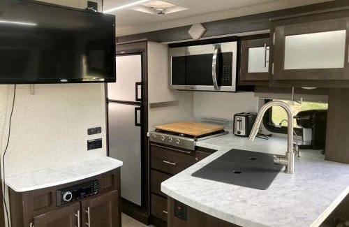 St. Maries House | Tiny Caravan Great for Couples with Landscape Views in Idaho