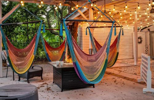 Fairvilla House | Tiny Cottage - 3 MI to Downtwn w Grill & Hammocks