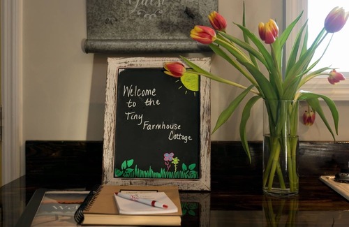 Fitzgerald Cottage | Tiny Farmhouse in charming Fitzgerald