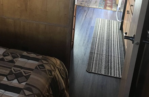 Heise Cabin | Tiny Home @ 7N Ranch Resort, sleeps 4, central location.