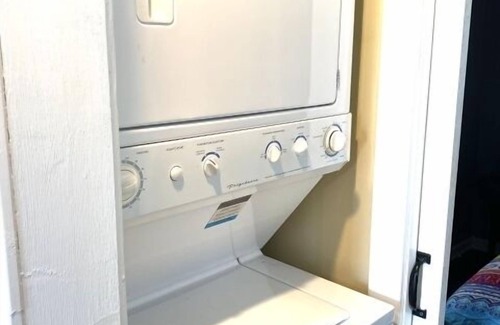 Hartsfield House | Tiny home-Cottage-Ensuite with Shower-Andres Cottage