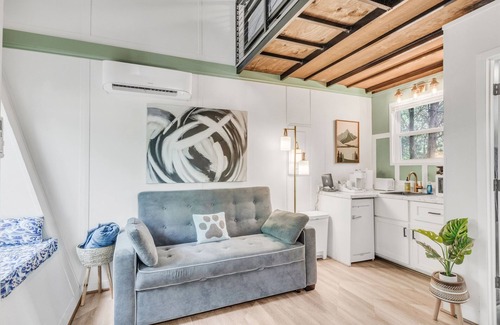 Starkville House | Tiny Home Escape | Outdoor Oasis | Steps from MSU