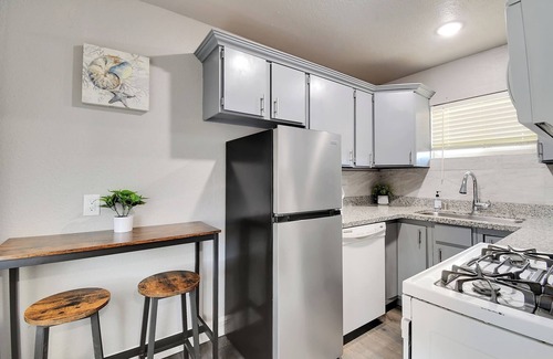 Olivehurst House | Tiny Home For Two. Pet-Friendly With A Lot of Privacy In Olivehurst.