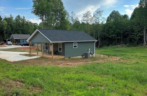 Oconee County House | Tiny home in Walhalla,SC-foothills Blue Ridge Mountains: near Clemson