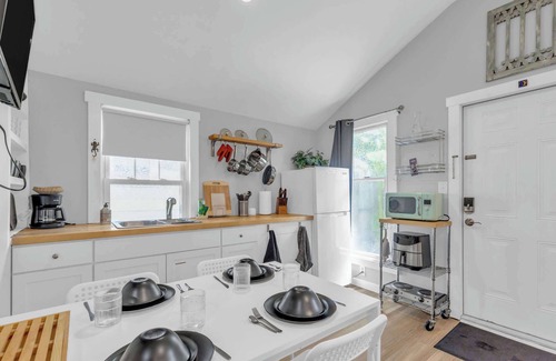 Drayton Apartment | Tiny Home near DT, Private and Quiet