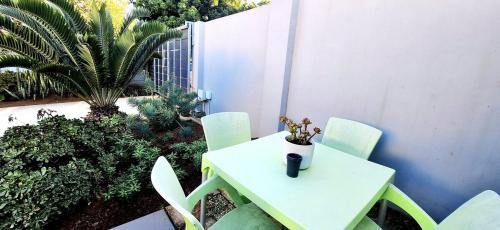 Port Elizabeth House | Tiny Home on Broadway