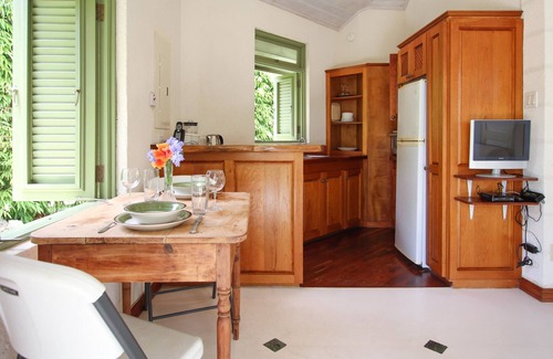 Weston Cottage | Tiny Home Retreat Near Beach- Marsh Mellow Cottage