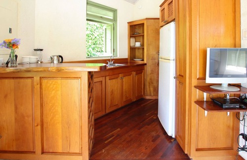 Weston Cottage | Tiny Home Retreat Near Beach- Marsh Mellow Cottage