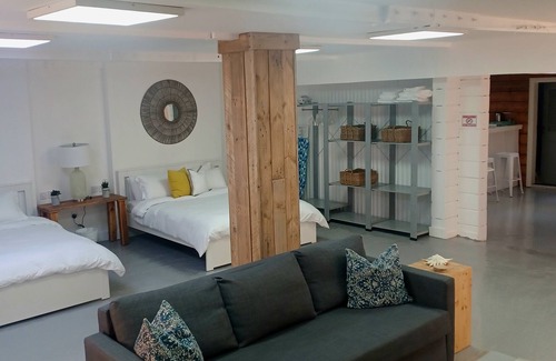 Al Jazirat Al Hamra Cottage | Tiny home w/ arcade game and private pool