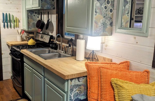 Chattanooga Cabin | Tiny House~Creeks & River Nearby