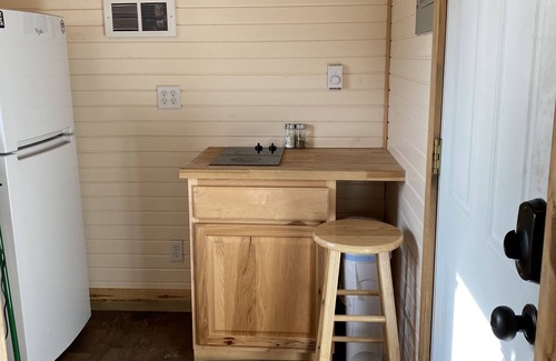 Pompeys Pillar Apartment | Tiny House in the country, close to Billings