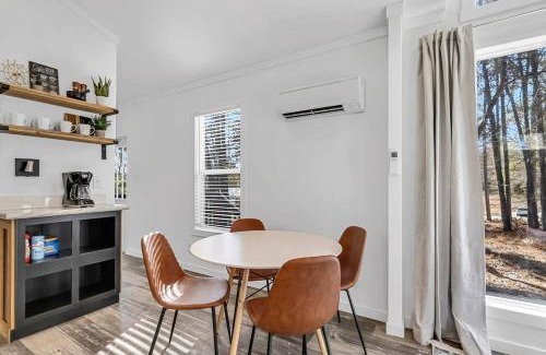 Owens Cross Roads House | Tiny House Near Hiking- Green Mountain Getaway