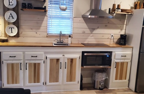 Comfort Apartment | Tiny house (studio) and camper in campsite, accommodates 6 people total!