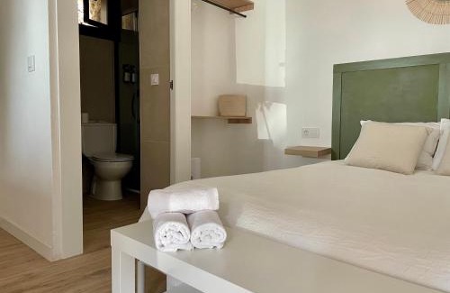 Oia House | Tiny house with sunset over the ocean