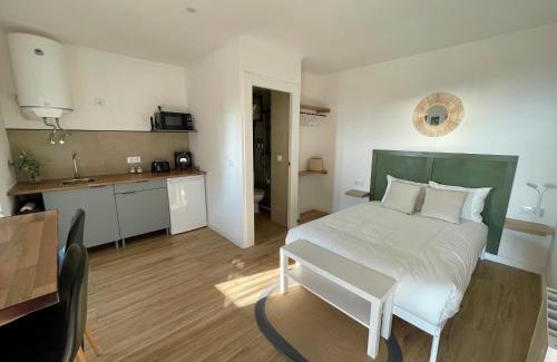 Oia House | Tiny house with sunset over the ocean