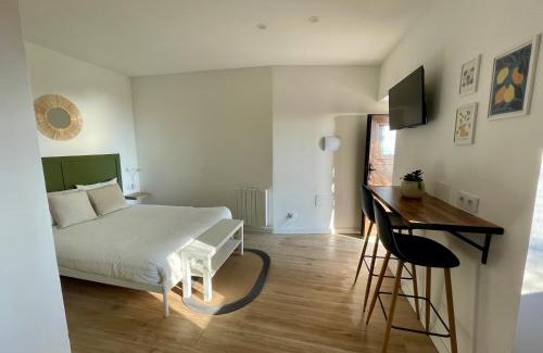 Oia House | Tiny house with sunset over the ocean