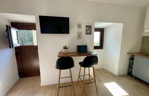 Oia House | Tiny house with sunset over the ocean