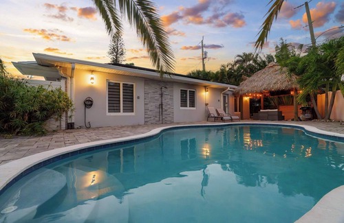 Coral Ridge Apartment | Tiny Pad 1Ml to Beach + FREE Heated Pool