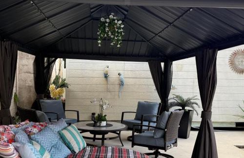 Flagami Bed & Breakfast | Tiny place w private hot jacuzzi 7 min to Miami international airport