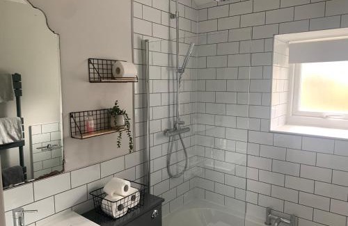 Ilkley House | Tipsy Cottage Charming 2 bedroom home.