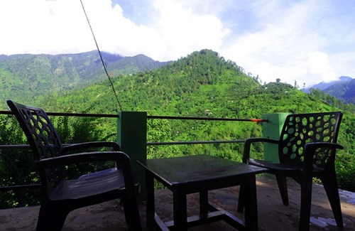 Gushaini House | TIRTHAN HILL TOP Family Home