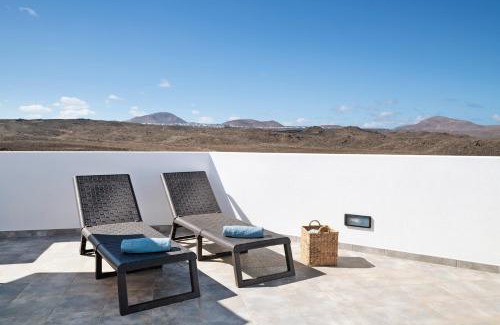 La Santa House | Titán