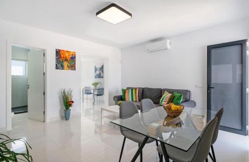 La Santa House | Titán