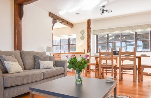 Ryde House | Tithe Barn a Stunning family home with views