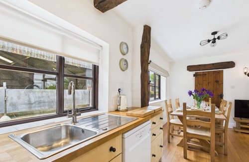 Ryde Cottage | Tithe Barn, Little Upton Farm