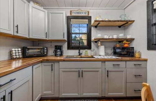 Suches House | TNT II - Creek Front, Hot Tub, Fire Pit