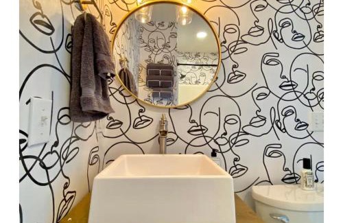 Athens House | Toadhaus Studio in quiet residential neighborhood ATHENS