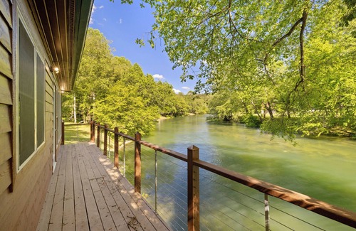 Mineral Bluff Cabin | Toccoa Riverside Cabin: Pet-Friendly, Hot Tub, Firepit & Prime Fishing Retreat