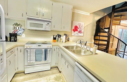 Emerald Isle Condo | Toes in the Sand - Oceanview Condo Emerald Isle