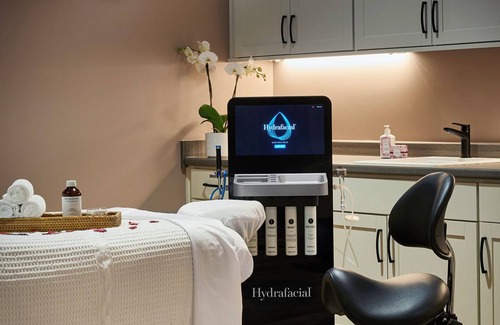 Cumming Apartment | Toile & Bubble Eucalyptus Suite