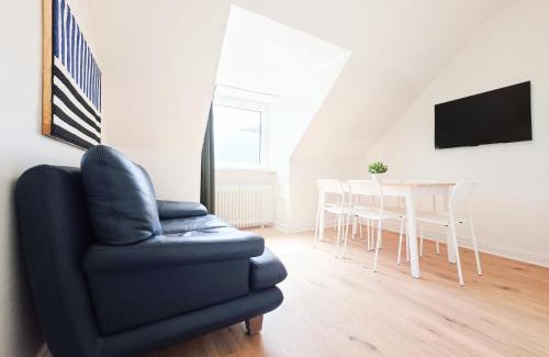 Derendorf Apartment | Tolstov Apartments - 3 Room Attic Apartment - Kitchen - 5 min to Messe DUS