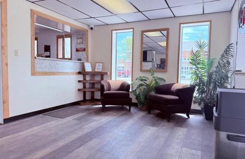 Riverton Hotel | Tomahawk Motor Lodge By OYO Riverton US-26