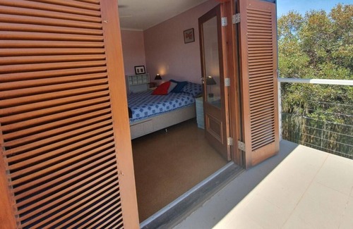 Warrenben House | Top Deck - Very Comfortable two Story Holiday Home