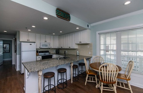 Edisto Island Condo | Top Floor Condo w/Free Pool Access; Direct Beach Access; Cable TV/WiFi Access