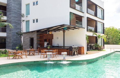Akumal Apartment | Top Floor Jungle Apartment Pool Rooftop BBQ 402A