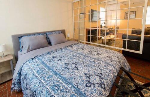 Anniston Apartment | Top floor Spacious Studio