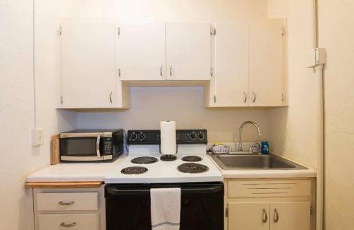 Anniston Apartment | Top floor Spacious Studio