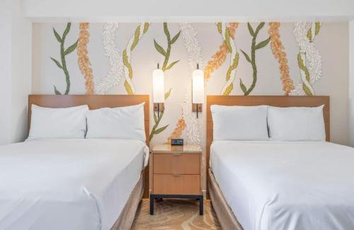 Ala Moana Apartment | Top Floor Studio with Balcony & Views 3528