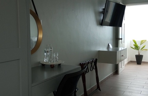 Sector 2 Hotel | Top floor stylish Queen room, balcony with great Caribbean view. Parking,Netflix