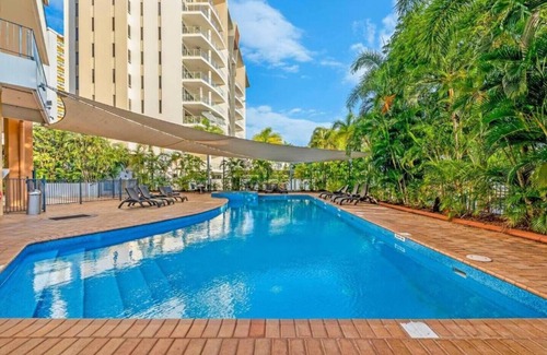 Darwin City Centre Apartment | Top Horizons Resort style with Pool and Oceanviews